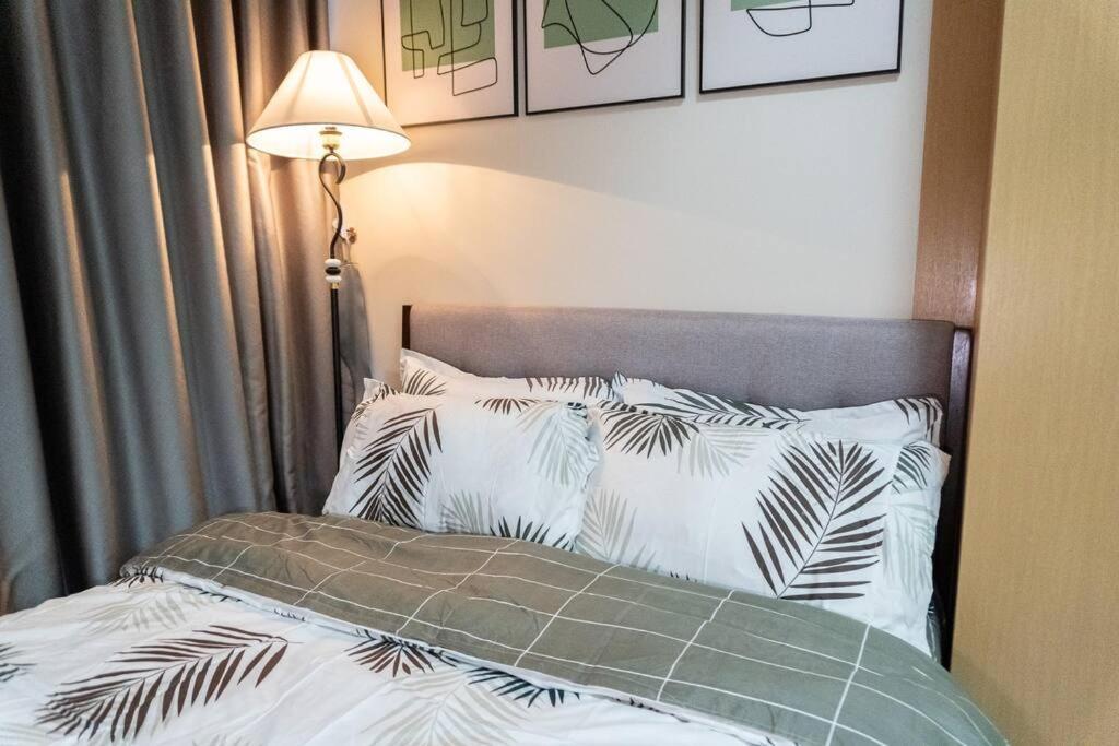 A2J Luxury 2Br Bgc Uptown Suite Near Uptown Mall Манила Экстерьер фото