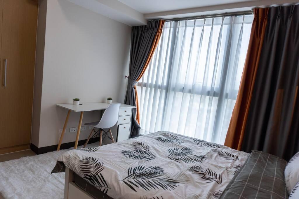 A2J Luxury 2Br Bgc Uptown Suite Near Uptown Mall Манила Экстерьер фото