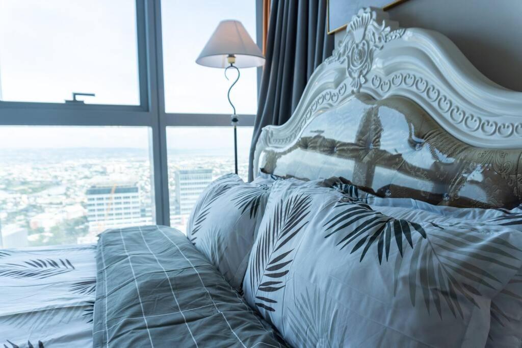 A2J Luxury 2Br Bgc Uptown Suite Near Uptown Mall Манила Экстерьер фото