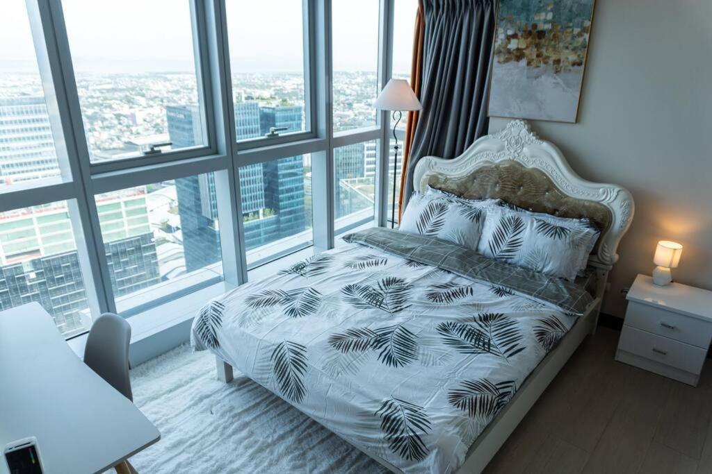 A2J Luxury 2Br Bgc Uptown Suite Near Uptown Mall Манила Экстерьер фото