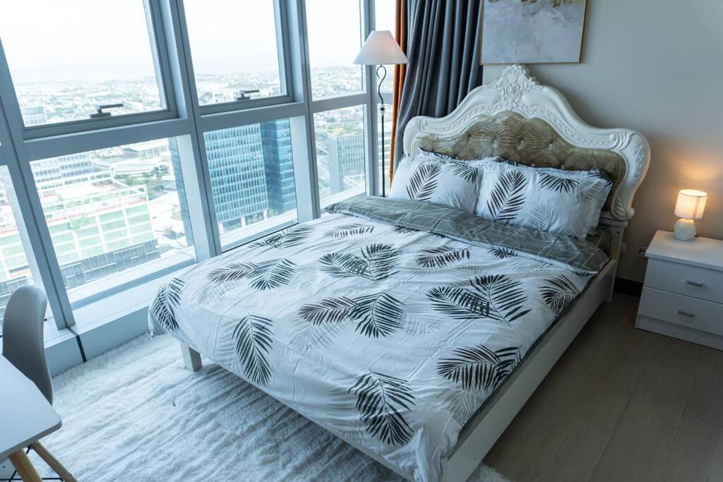 A2J Luxury 2Br Bgc Uptown Suite Near Uptown Mall Манила Экстерьер фото