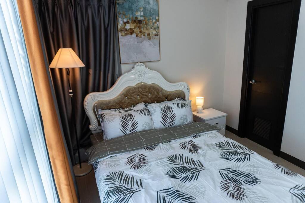 A2J Luxury 2Br Bgc Uptown Suite Near Uptown Mall Манила Экстерьер фото