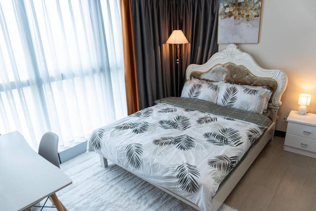 A2J Luxury 2Br Bgc Uptown Suite Near Uptown Mall Манила Экстерьер фото