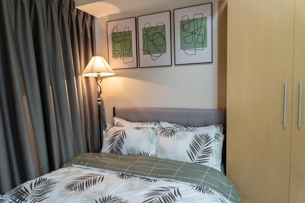 A2J Luxury 2Br Bgc Uptown Suite Near Uptown Mall Манила Экстерьер фото