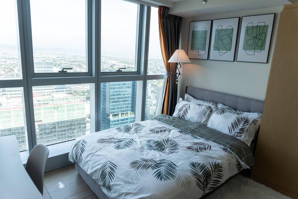 A2J Luxury 2Br Bgc Uptown Suite Near Uptown Mall Манила Экстерьер фото