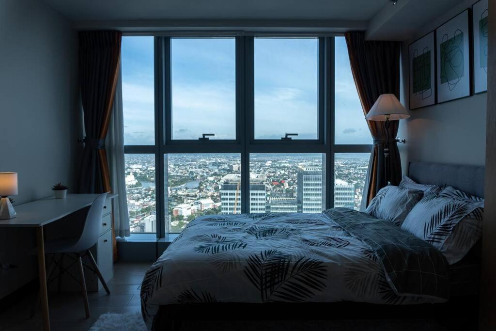 A2J Luxury 2Br Bgc Uptown Suite Near Uptown Mall Манила Экстерьер фото