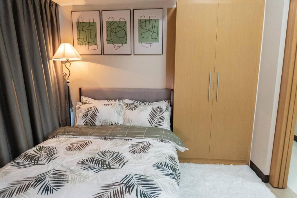 A2J Luxury 2Br Bgc Uptown Suite Near Uptown Mall Манила Экстерьер фото