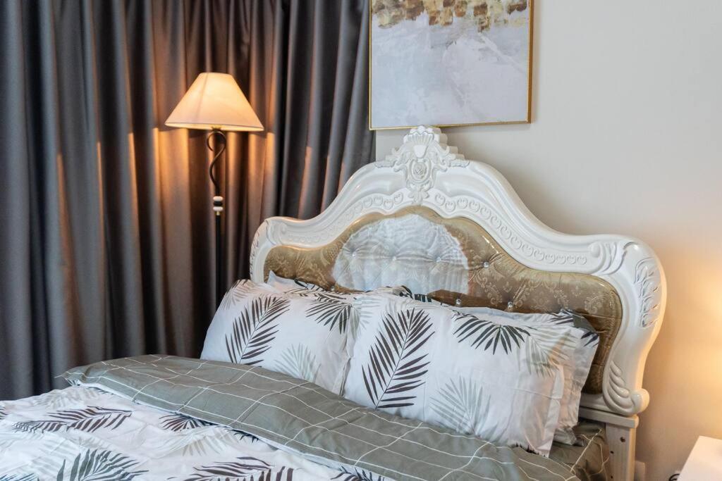 A2J Luxury 2Br Bgc Uptown Suite Near Uptown Mall Манила Экстерьер фото