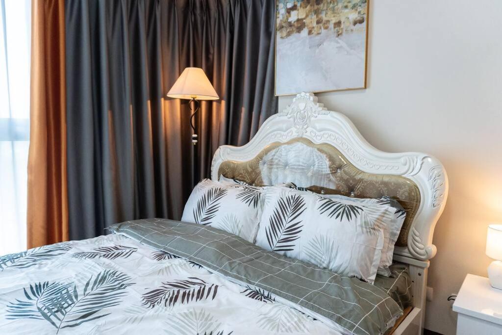 A2J Luxury 2Br Bgc Uptown Suite Near Uptown Mall Манила Экстерьер фото