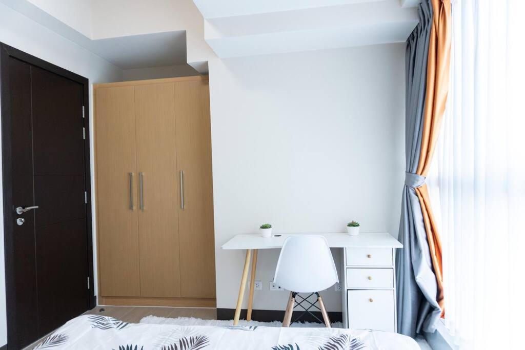 A2J Luxury 2Br Bgc Uptown Suite Near Uptown Mall Манила Экстерьер фото