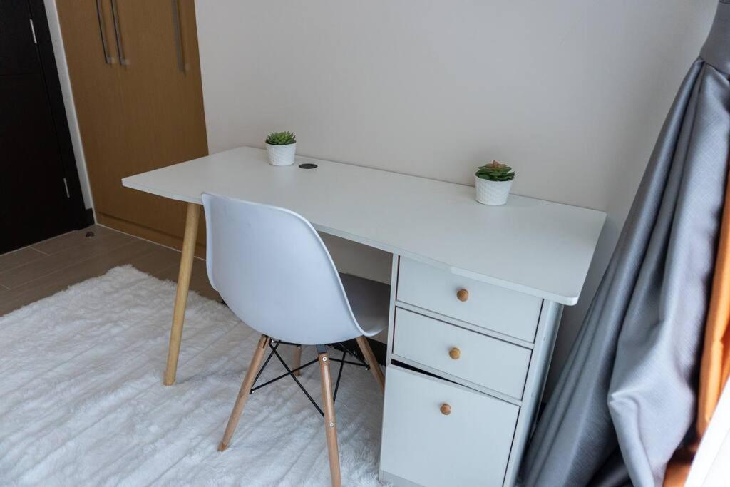 A2J Luxury 2Br Bgc Uptown Suite Near Uptown Mall Манила Экстерьер фото