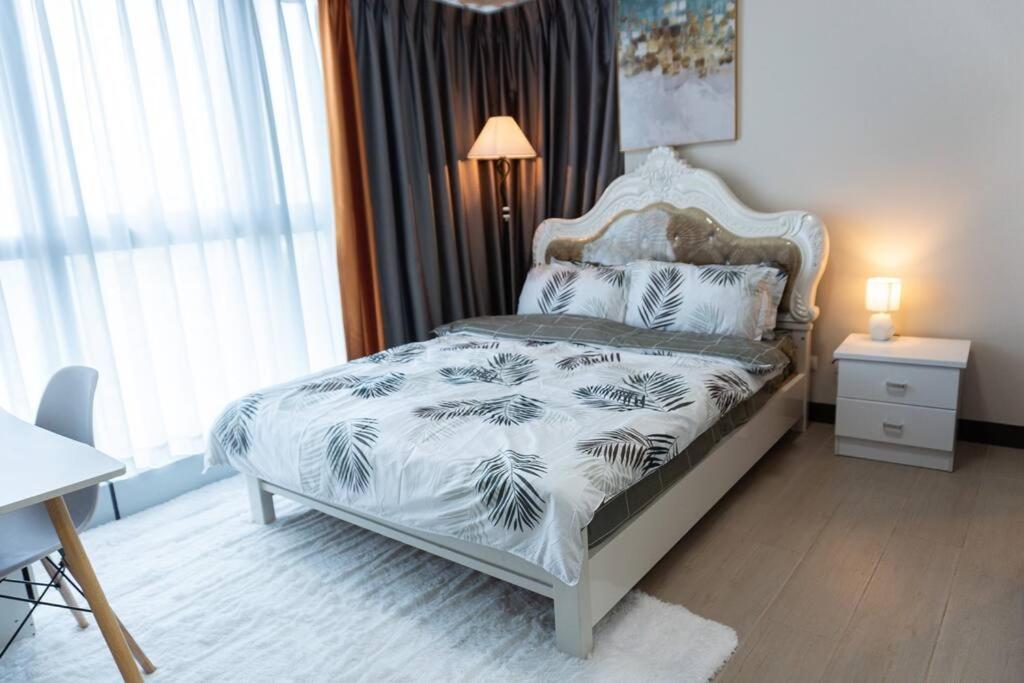 A2J Luxury 2Br Bgc Uptown Suite Near Uptown Mall Манила Экстерьер фото
