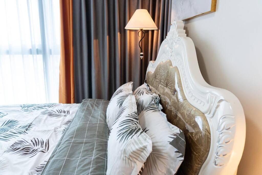 A2J Luxury 2Br Bgc Uptown Suite Near Uptown Mall Манила Экстерьер фото