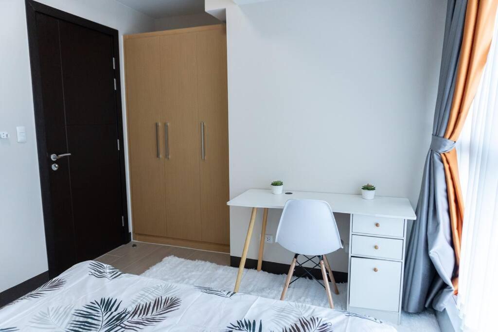 A2J Luxury 2Br Bgc Uptown Suite Near Uptown Mall Манила Экстерьер фото