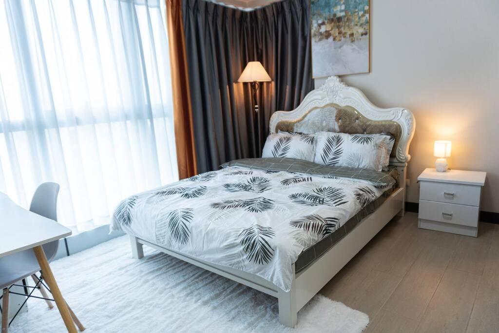 A2J Luxury 2Br Bgc Uptown Suite Near Uptown Mall Манила Экстерьер фото