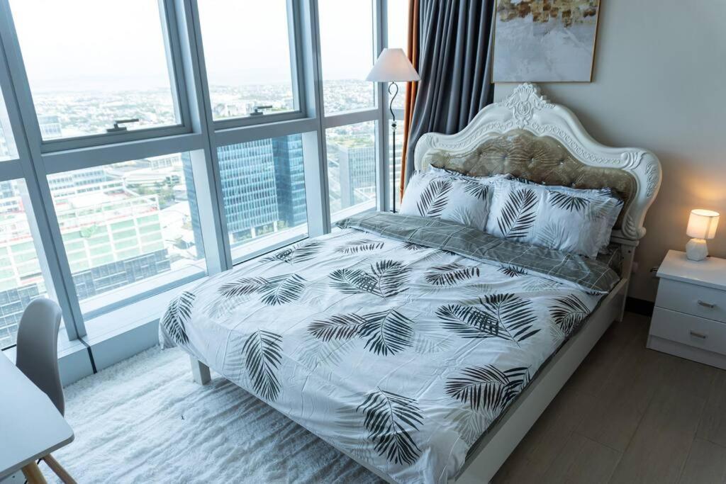 A2J Luxury 2Br Bgc Uptown Suite Near Uptown Mall Манила Экстерьер фото